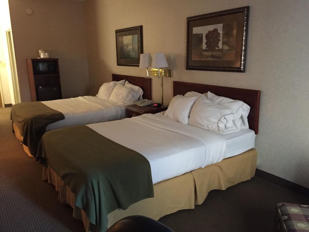 Comfort Inn & Suites Emporia Esterno foto