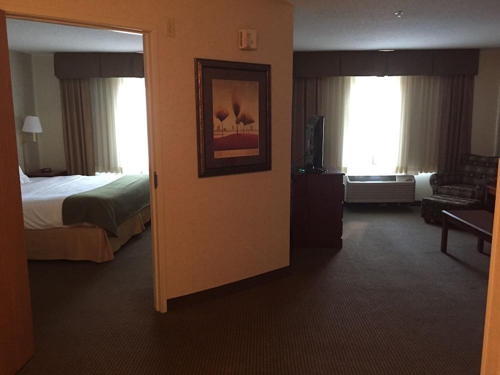 Comfort Inn & Suites Emporia Esterno foto