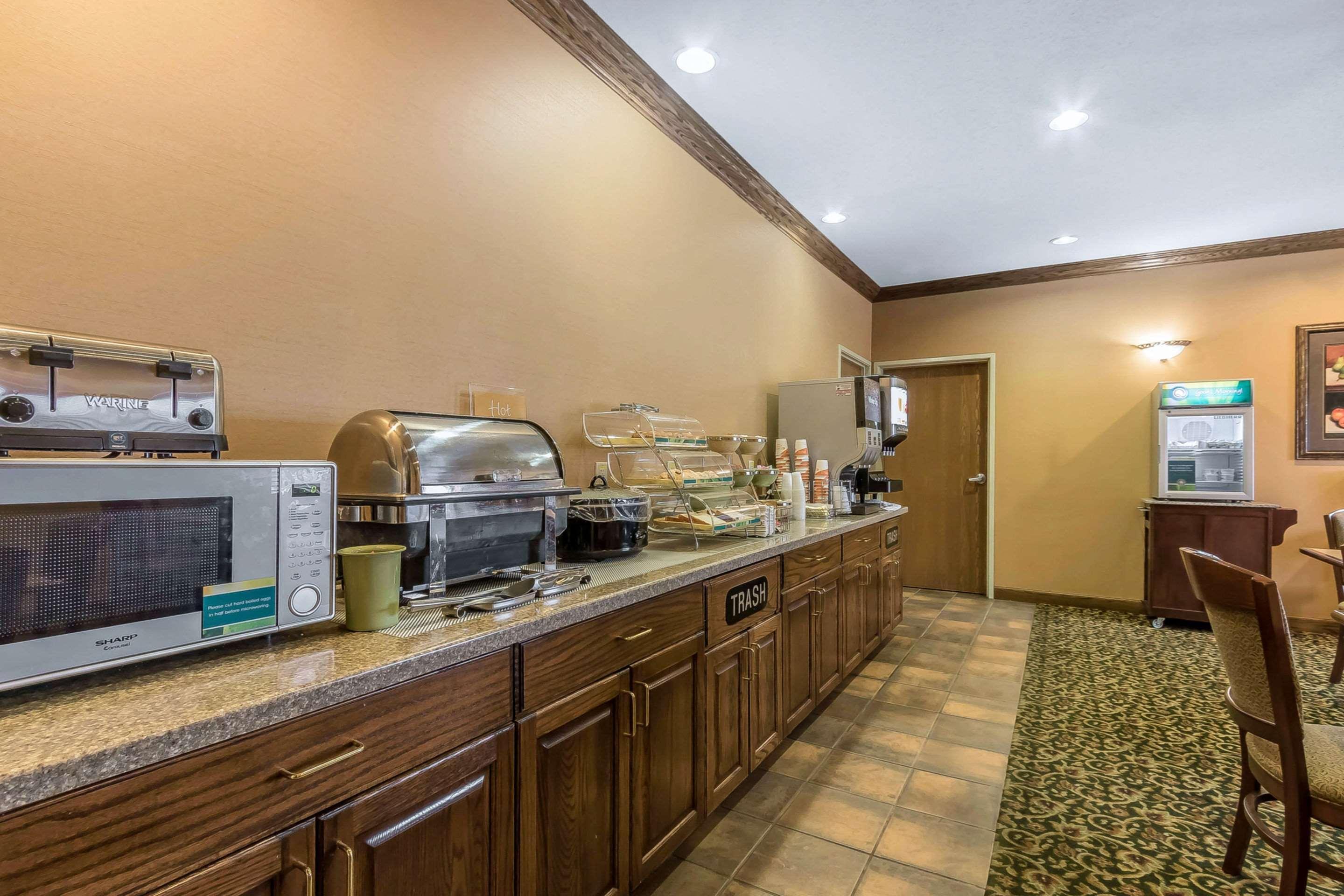 Comfort Inn & Suites Emporia Esterno foto