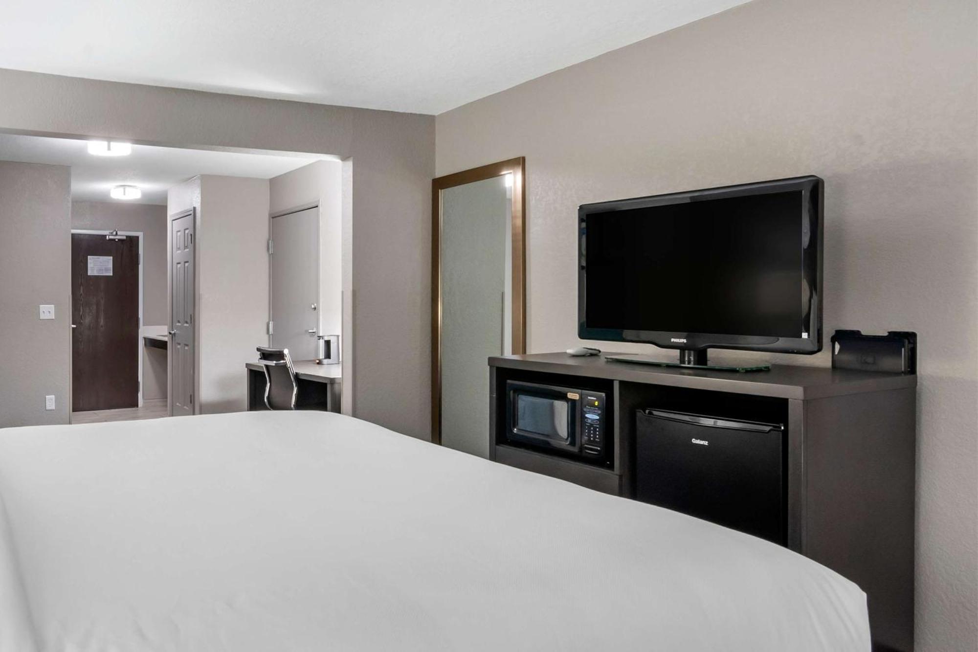 Comfort Inn & Suites Emporia Esterno foto