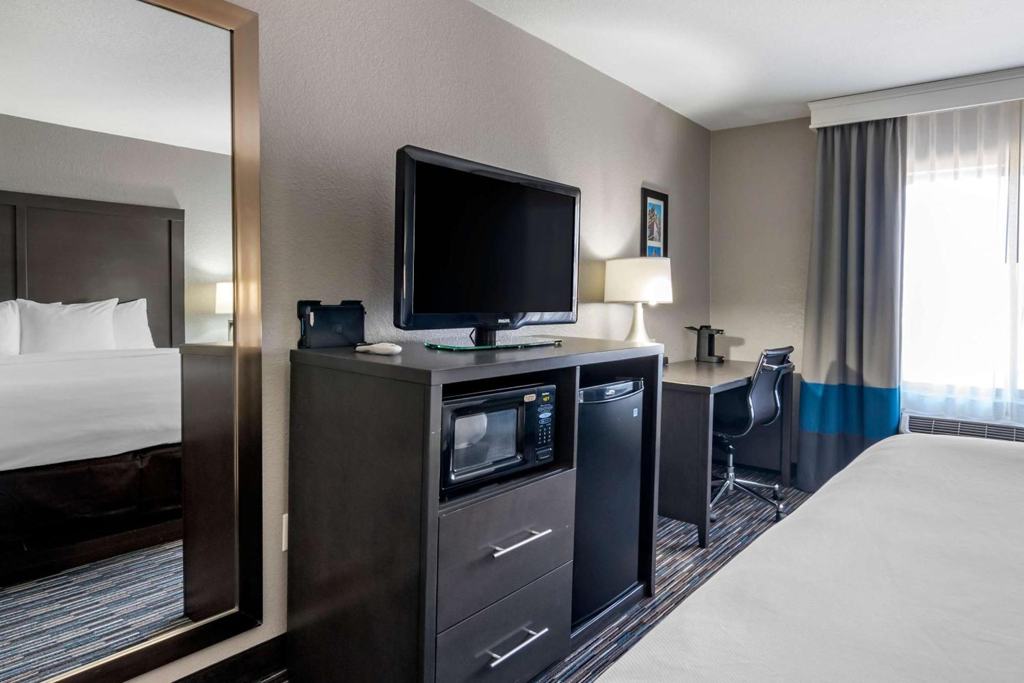Comfort Inn & Suites Emporia Esterno foto