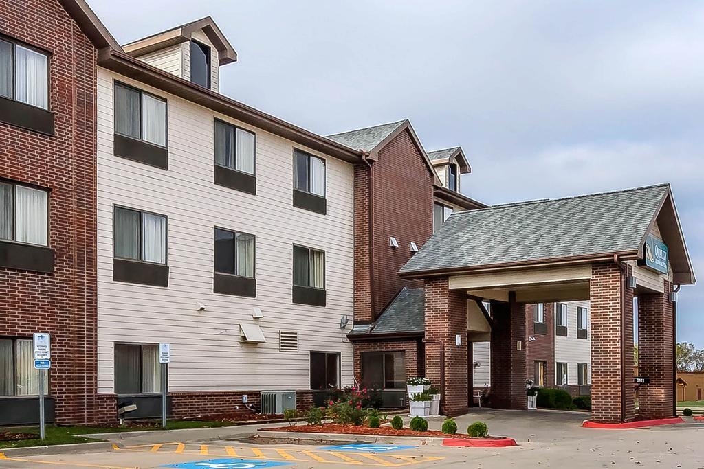 Comfort Inn & Suites Emporia Esterno foto