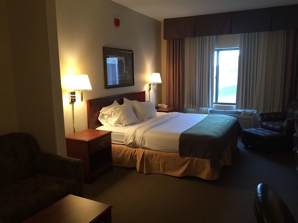 Comfort Inn & Suites Emporia Esterno foto