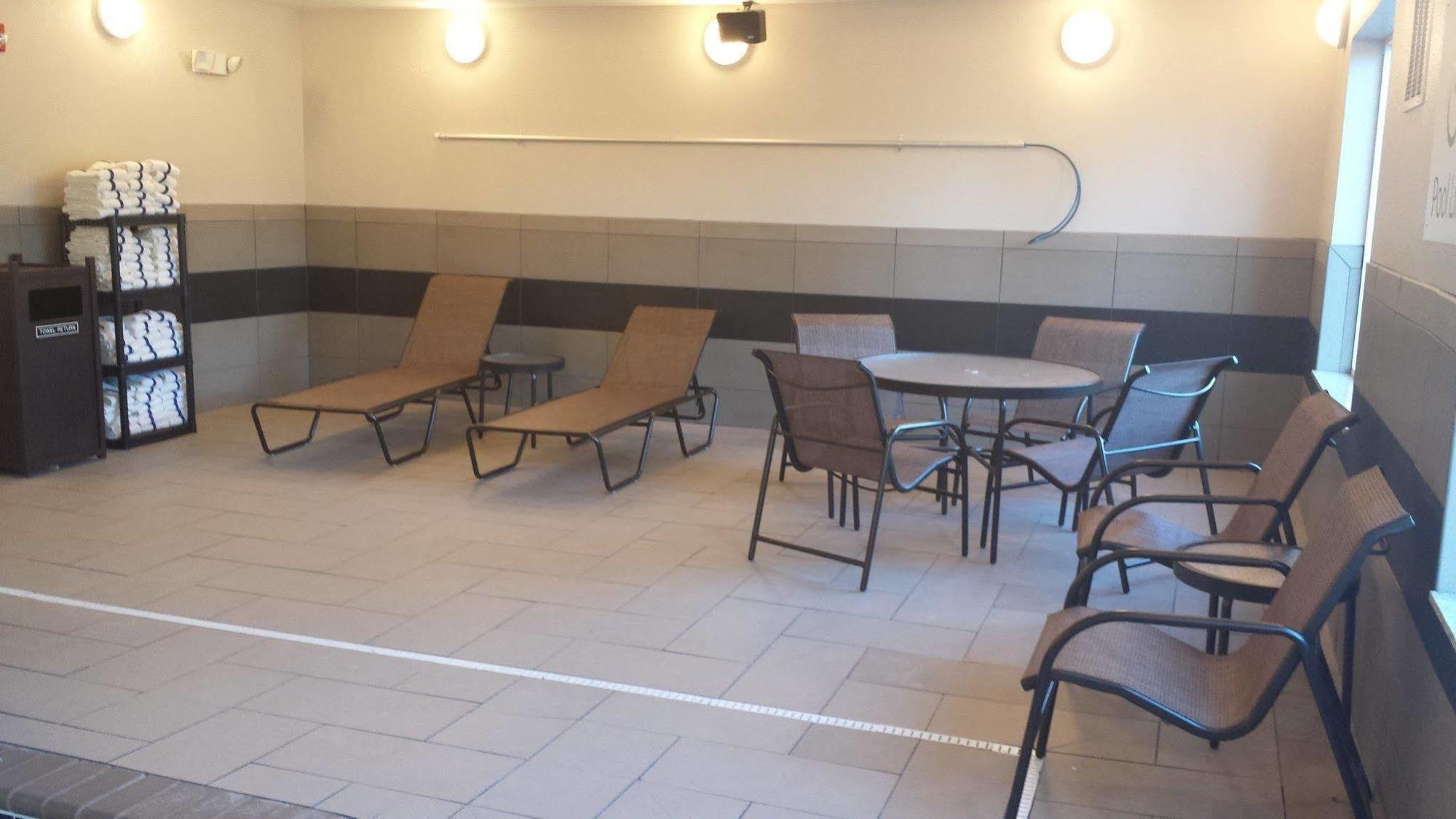 Comfort Inn & Suites Emporia Esterno foto