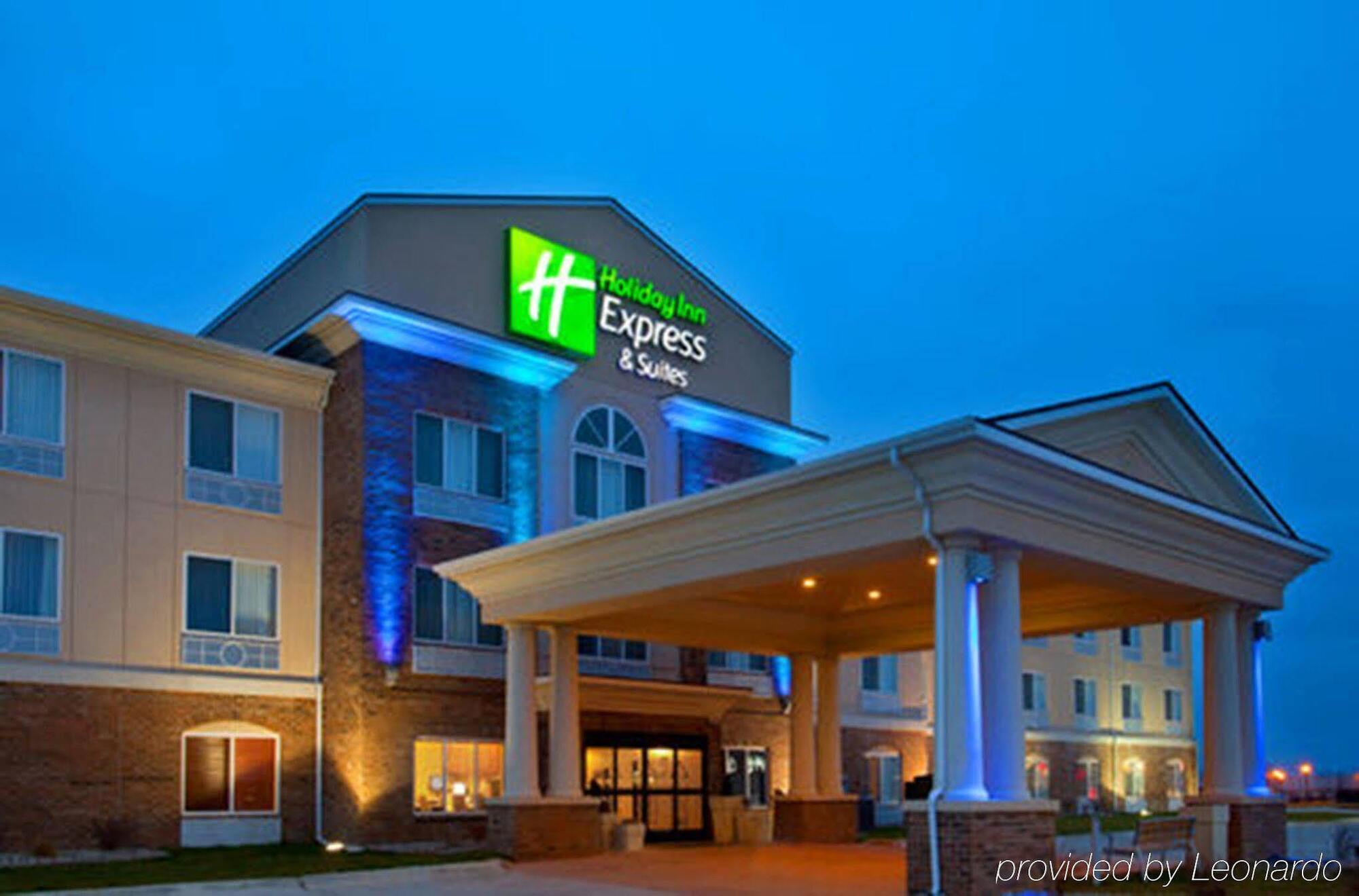 Comfort Inn & Suites Emporia Esterno foto